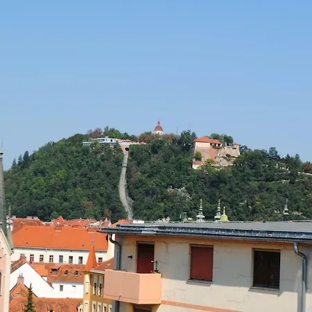 Elegant In Location Graz-free Parking 아파트